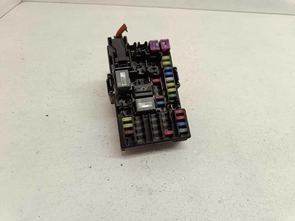 BOITE A FUSIBLE OPEL CORSA E - Vue 2